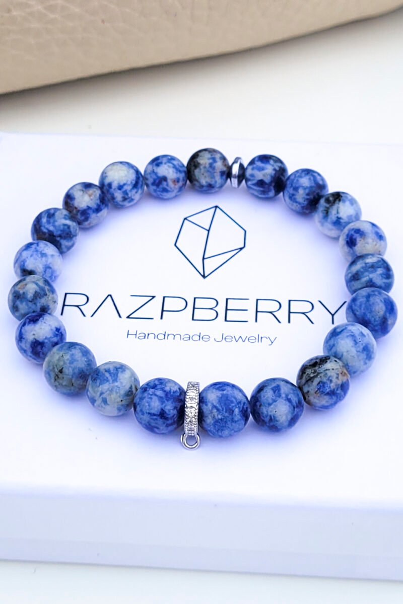 KÉK FOLTOS SZODALIT karkötő - választható köztessel